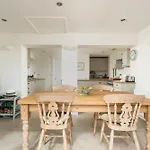 Stunning 3 Bedroom Near Historic Tatil Evi