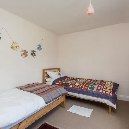 Stunning 3 Bedroom Near Historic بيت للعطل